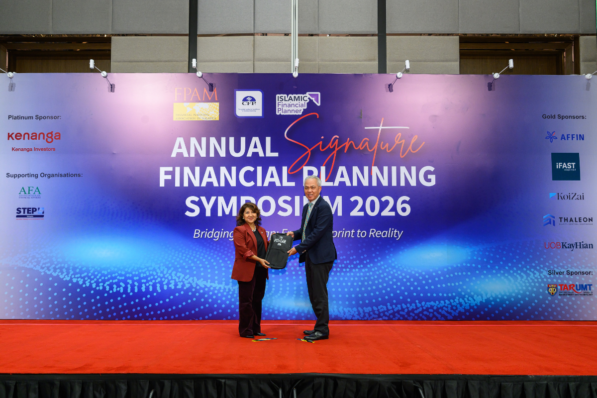 Farah Deba receiving a token of appreciation at the FPAM Annual Signature Financial Planning Symposium 2026